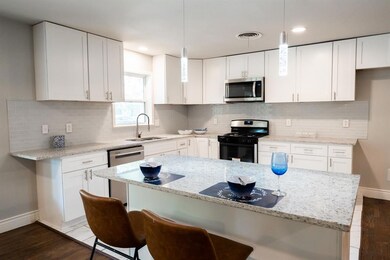 708 Briarwood Ln, Hurst, TX 76053 - photo 4