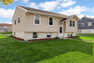 3009 Carriage Dr SW, Cedar Rapids, IA 52404 - photo 4