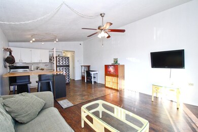 Living & Kitchen