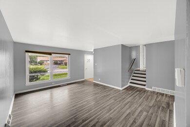 17618 Grandview Dr, Hazel Crest, IL 60429 - photo 4