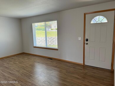 7702 Douglas Dr, Yakima, WA 98908 - photo 6