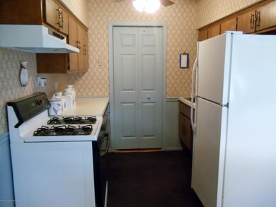 10 KANSAS CT KITCHEN