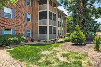 1350 Douglas Dr N unit 105, Golden Valley, MN 55422 - photo 4