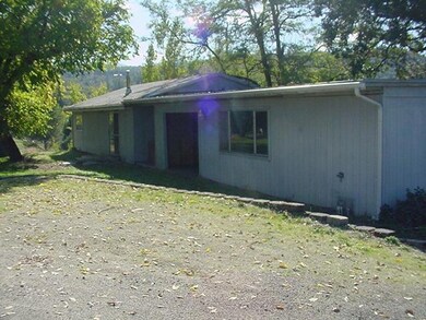9982 Blackwell Rd, Central Point, OR 97502 - photo 3
