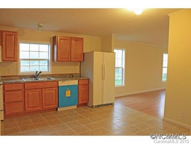 202 Lamonda Dr, Hendersonville, NC 28792 - photo 2