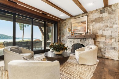 10 Living Room.jpg-SMALL