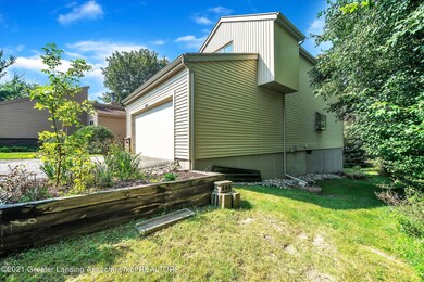 (32) EXTERIOR Side View