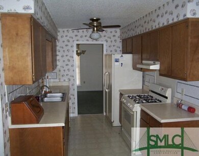 Kitchen. GREAT KITCHEN WITH GAS COOKING RANGE