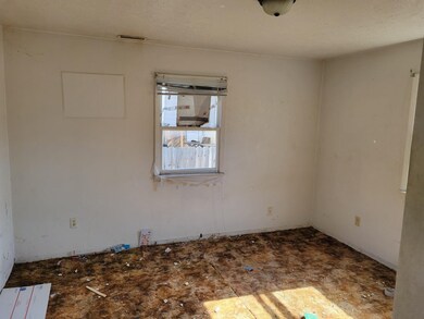 807 E 21st St, Anderson, IN 46016 - photo 7