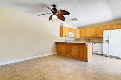 1694 Forest Lakes Cir-small-006-005-Dini