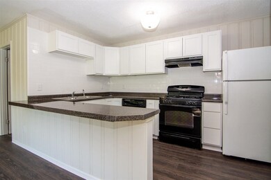 817 Berwick Dr, Fayetteville, NC 28314 - photo 3