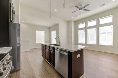 136 Knightsbridge Park Ln, Houston, TX 77018 - photo 3