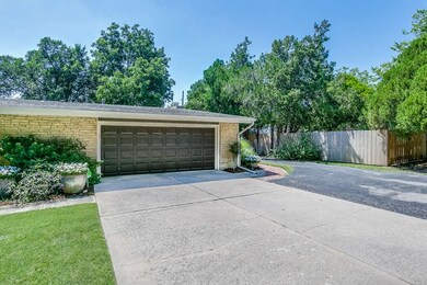 Long driveway with plenty of parking for extra veh