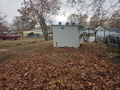 615 Deschutes Ave, Maupin, OR 97037 - photo 4