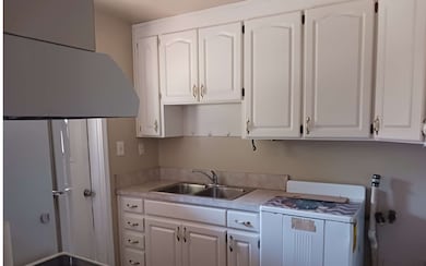 538 SE Dade St, Lake City, FL 32025 - photo 2