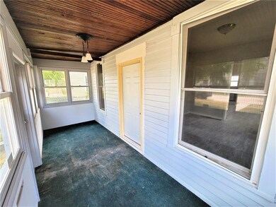 918 C Ave NW, Cedar Rapids, IA 52405 - photo 3