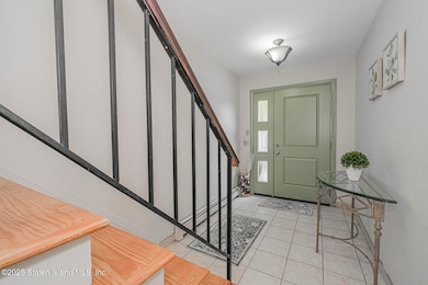 22 Crest Loop, Staten Island, NY 10312 - photo 4