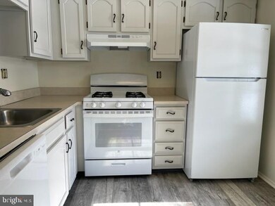 103A Harwood Ct unit 103A, Mount Laurel, NJ 08054 - photo 2