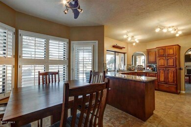 11 - Breakfast nook.jpg
