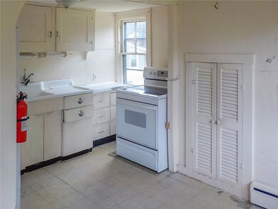 8 Clarence St, South Dartmouth, MA 02748 - photo 3