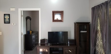 43 Agnes St, Springfield, MA 01118 - photo 3