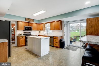 4 Crestview Dr, Reading, PA 19608 - photo 2