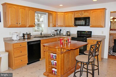 723 Kenneth Dr, Mount Joy, PA 17552 - photo 3