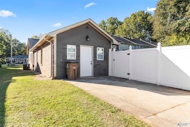 1122 11th Ave SE, Decatur, AL 35601 - photo 4