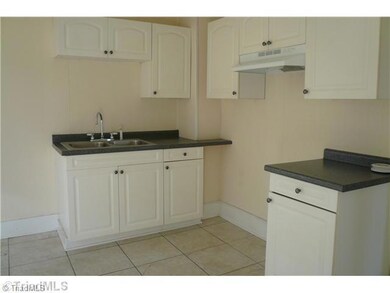 405 Thomas St, Reidsville, NC 27320 - photo 4