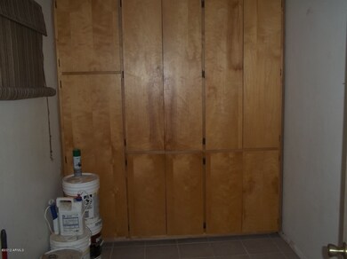 LAUNDRY/STORAGE/X-TRA RM