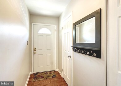 11967 Heathcote Ct, Reston, VA 20191 - photo 4