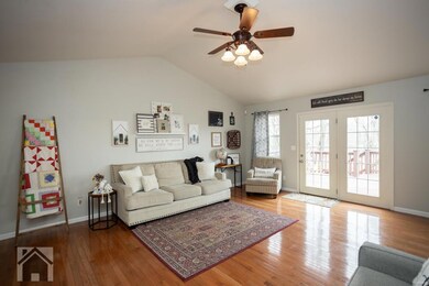 21705 Twain Dr, Devils Elbow, MO 65457 - photo 4