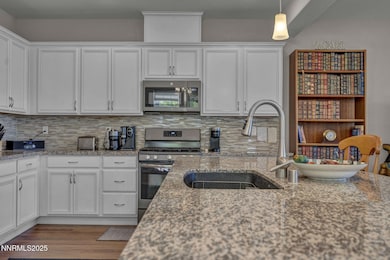 64-web-or-mls-1940-dark-horse-rd-unit-c