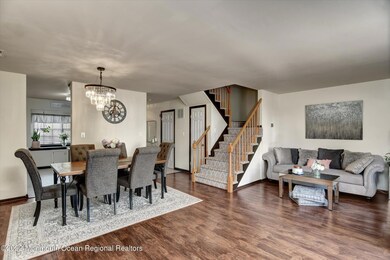 06-Living & Dining Room