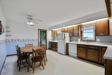 201 W Fillmore St, Philo, IL 61864 - photo 5