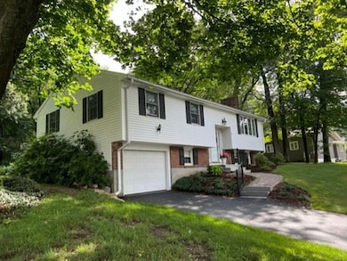 90 Bumble Bee Cir, Shrewsbury, MA 01545 - photo 2