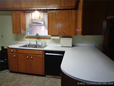 Kitchen with bar