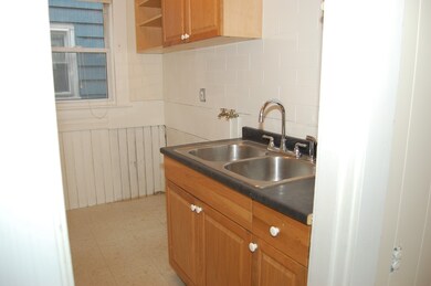 233-235 Bailey St, Lawrence, MA 01843 - photo 5