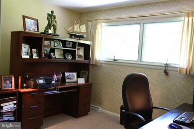 176 Meadow Glen Ln, Reading, PA 19607 - photo 2