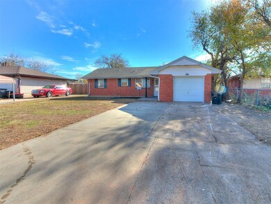 Ranch-style house featuring a garage and a front l