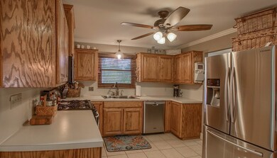 116 Edgewood Dr, Fredericksburg, TX 78624 - photo 5