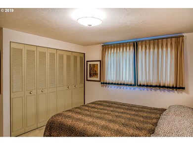 Bedroom, Primary