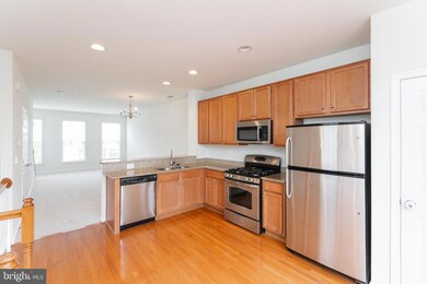 15622 John Diskin Cir, Woodbridge, VA 22191 - photo 5
