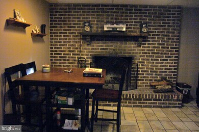 521 Crest Cir, Mohnton, PA 19540 - photo 4