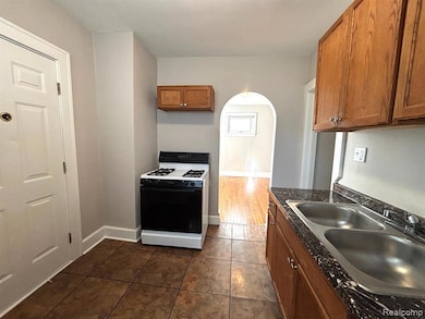 536 E Jarvis Ave, Hazel Park, MI 48030 - photo 7