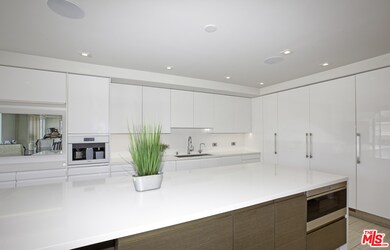 339 N Palm Dr unit 303, Beverly Hills, CA 90210 - photo 6