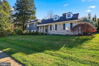 1000 Smallbrook Ln, York, PA 17403 - photo 3