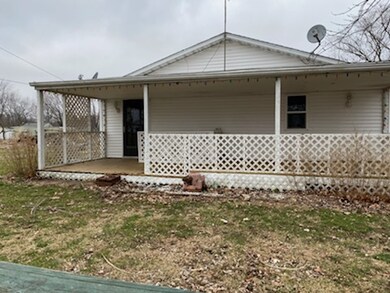 201 N Vine St, Camargo, IL 61919 - photo 2