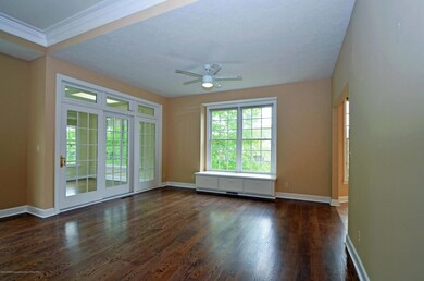 5Dining Area
