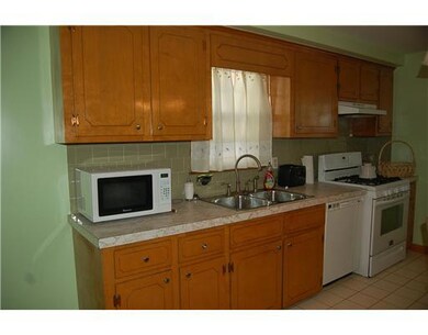 2 Cross St, North Providence, RI 02911 - photo 5